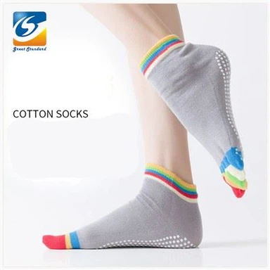 Qiziqarli dizayn rangli besh barmoqli yoga paypoqlari